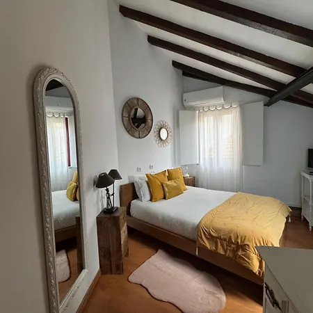 Ferienhaus Red House- Historic Center *