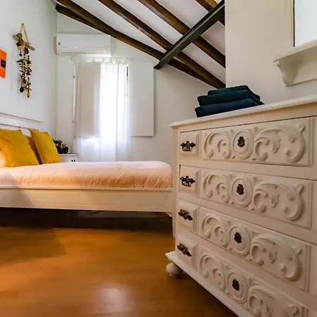 Casa vacanze Red House- Historic Center *